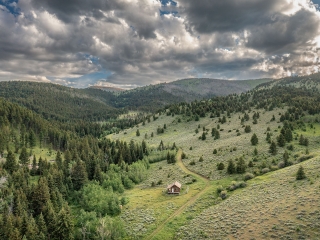 Stawberry Ridge Cabin